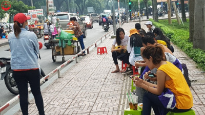 Mua, bán lấn chiếm lòng lề đường bị xử phạt thế nào?