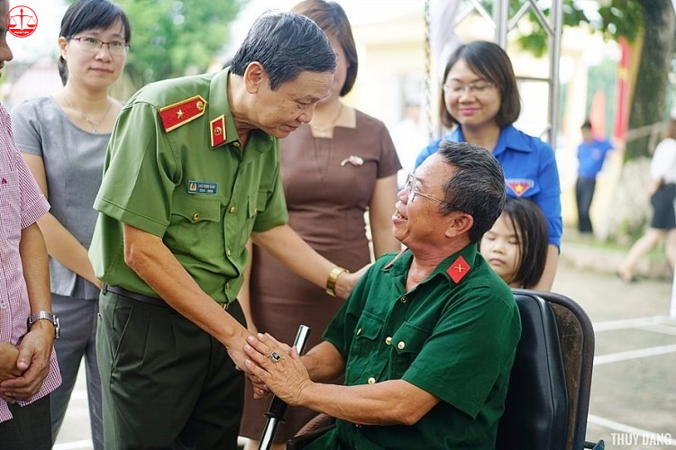 Quy định chế độ miễn, giảm tiền sử dụng đất với người có công